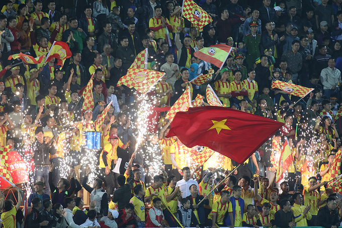 Nam Định hoà tiếc trong ngày chảo lửa Thiên Trường chật kín khán giả